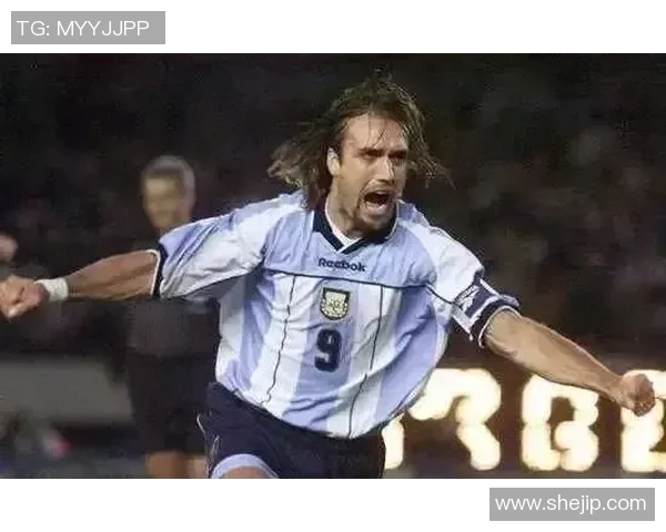 二月份出生的足球球星盘点 他们的辉煌成就与场上表现