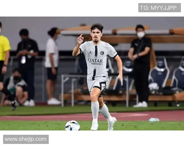 16年前的足球巨星回顾与影响力分析,探寻他们如何塑造现代足球世界 16年前的足球巨星回顾与影响力分析,探寻他们如何塑造现代足球世界